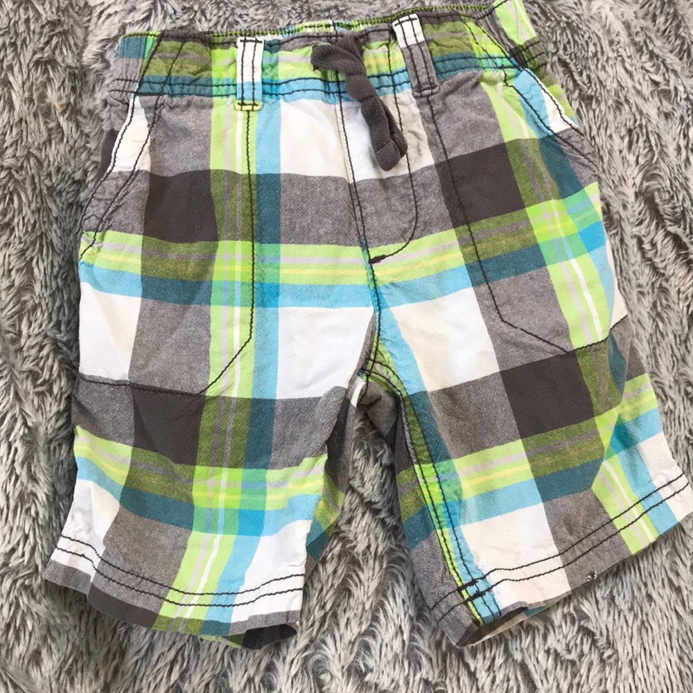 GREAT CONDITION! Boys green plaid design shorts